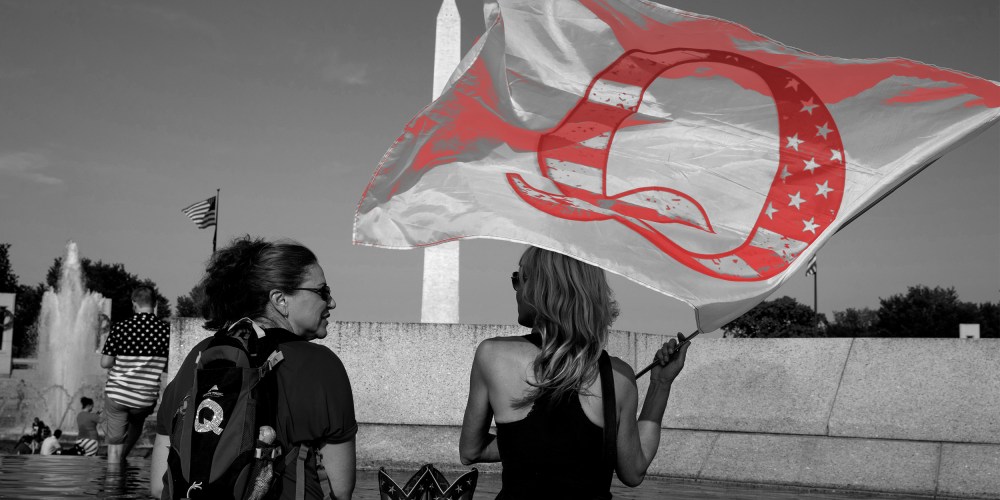 Image: Qanon supporters at the World War II Memorial in Washington, DC