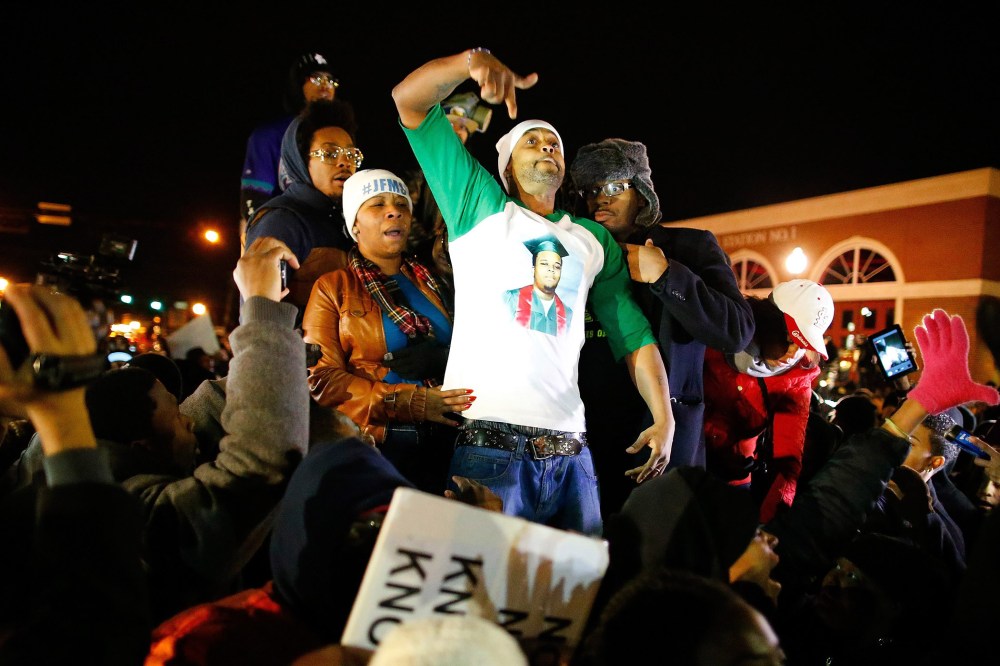 The mother of Michael Brown, Lesley McSpadden, (2-L) and her husband Louis Head gesture after the announced decision by the Grand Jury in Ferguson Mo. on Nov. 24, 2014.