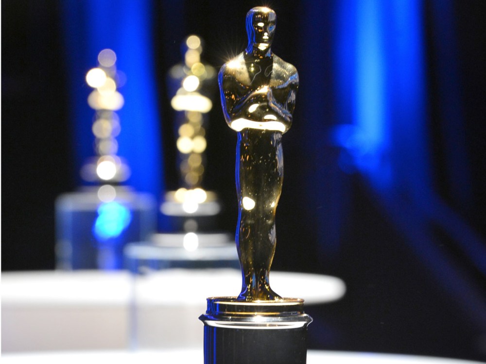 BEVERLY HILLS, CA - FEBRUARY 04:  Oscar statue is displayed at the 85th Academy Awards Nominations Luncheon at The Beverly Hilton Hotel on February 4, 2013 in Beverly Hills, California.  (Photo by Alberto E. Rodriguez/Getty Images)