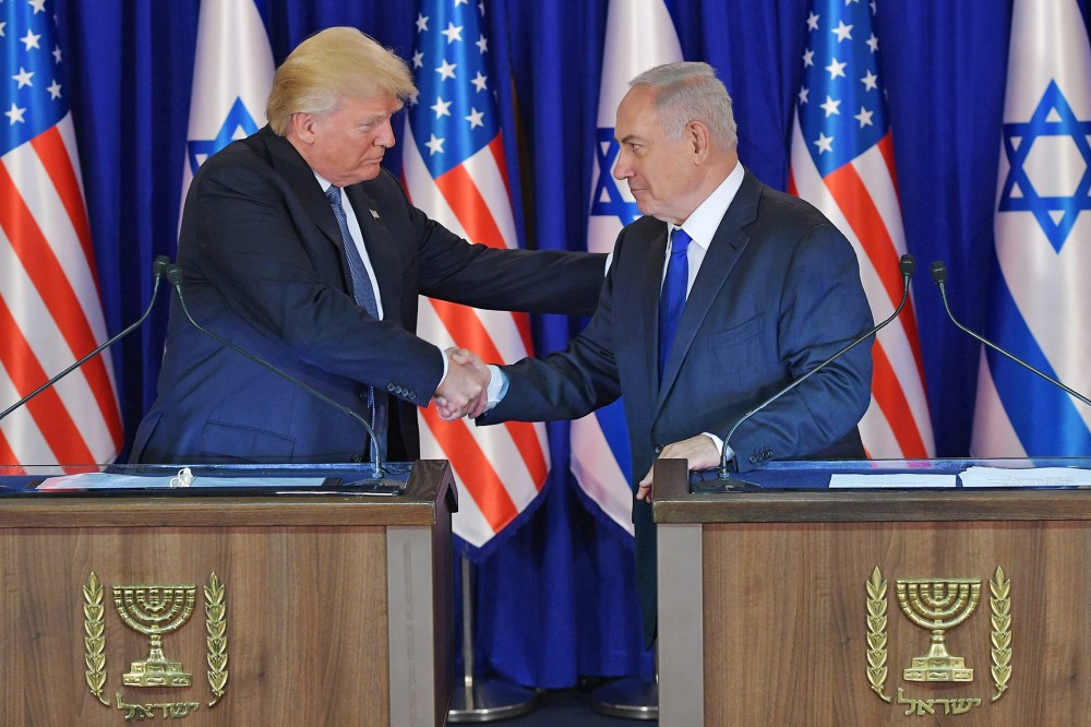 Image: US President Donald Trump (L) and Israel's Prime Minister Benjamin Netanyahu shake hands after delivering press statements