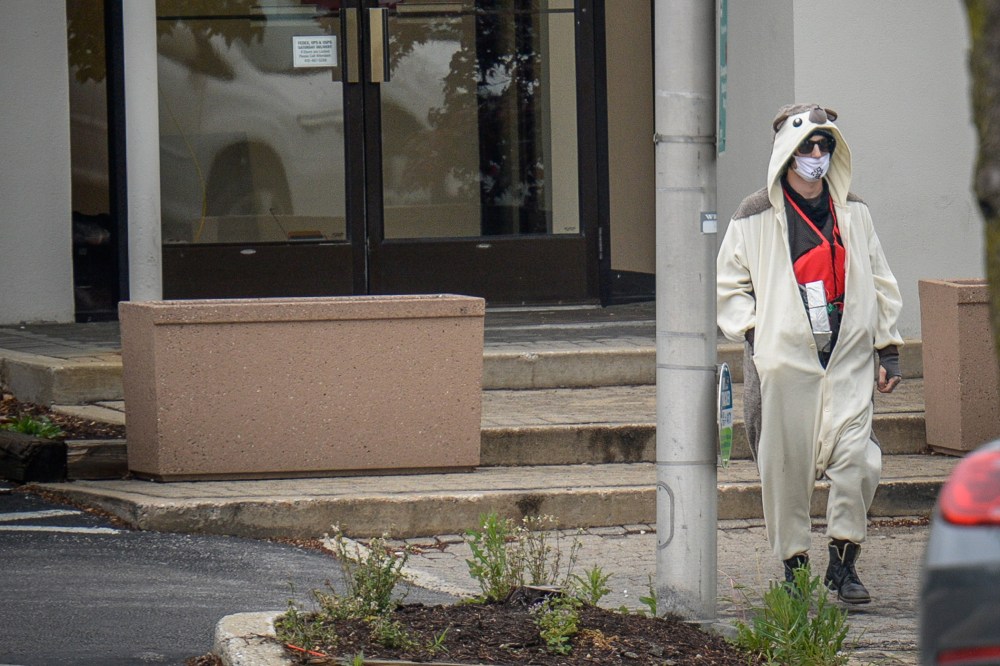 A man claiming to be in possession of a bomb exits the Fox45 television station, which was evacuated due to a bomb threat, in Baltimore, Md. on April 28, 2016. (Photo by Bryan Woolston/Reuters)