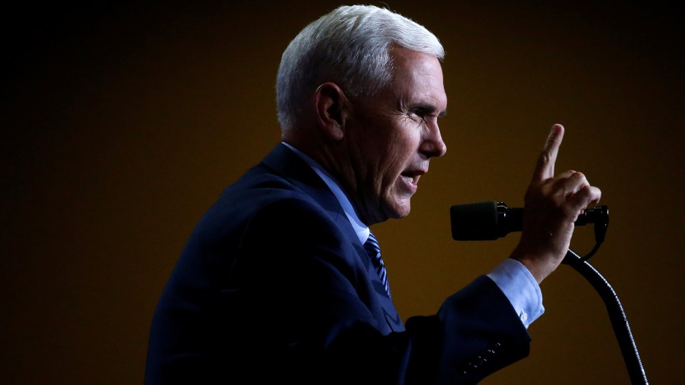 Republican vice presidential nominee Mike Pence speaks at a campaign rally in Phoenix, Ariz., Aug. 31, 2016. (Photo by Carlo Allegri/Reuters)