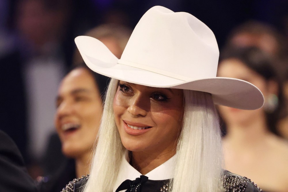 Beyoncé wearing a cowboy hat at the Grammy Awards.