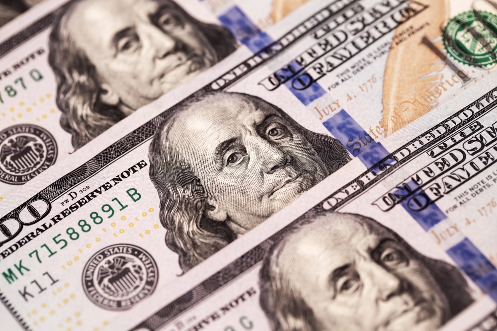 $100 dollar banknotes