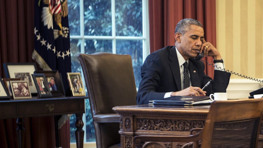 US President Barack Obama speaks on the phone with King Abdullah II of Jordan in the Oval Office of the White House on August 8, 2014 in Washington, DC.