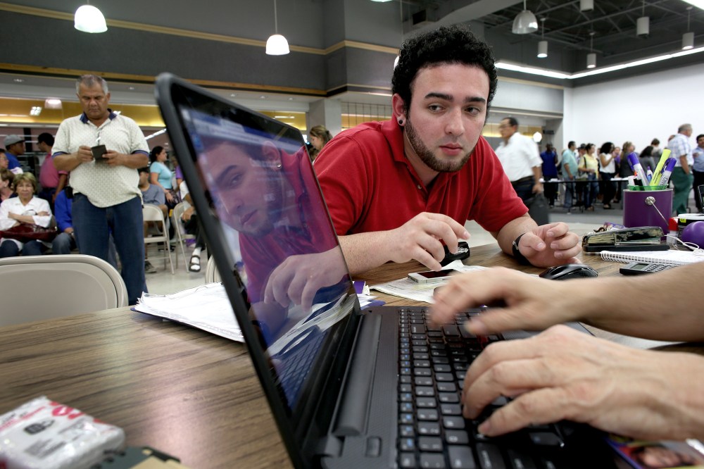 Americans Register For Health Care On Final Day of ACA Enrollment Drive