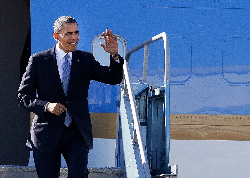 President Barack Obama waves as he arrives at San Francisco International Airport, Monday, Nov. 25, 2013.