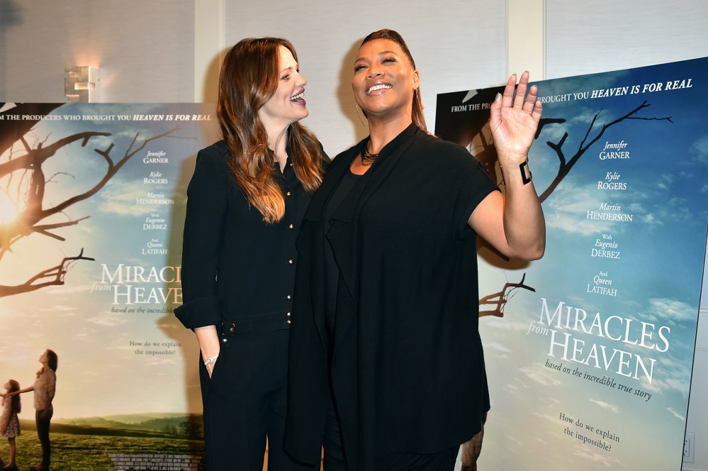 Jennifer Garner and Queen Latifah attend the "Miracles from Heaven" photo call at The London hotel on Mar. 4, 2016 in West Hollywood, Calif. (Photo by Jordan Strauss/Invision/AP)