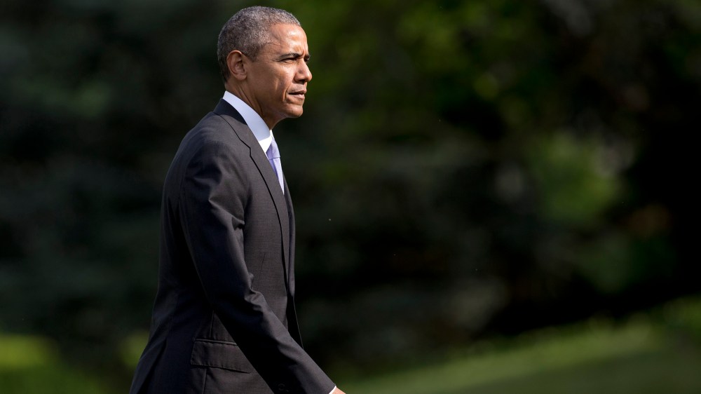 President Barack Obama walks across the South Lawn of the White House from Marine One, May 28, 2015, in Washington, D.C. (Photo by Carolyn Kaster/AP)