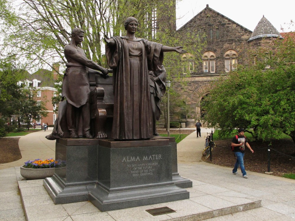 Students walk past the Alma Mater statue, a landmark on the University of Illinois campus in Urbana, Ill., April 28, 2015. (Photo by David Mercer/AP)