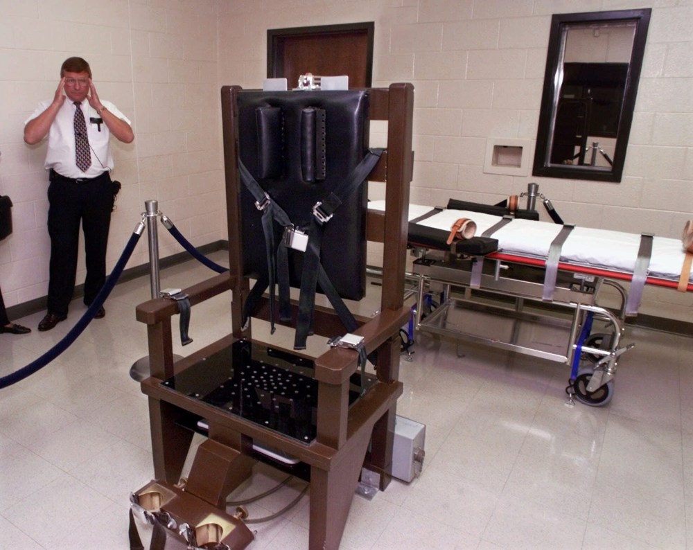 Ricky Bell, the warden at Riverbend Maximum Security Institution in Nashville, Tenn., gives a tour of the prison's execution chamber Wednesday, Oct. 13, 1999.