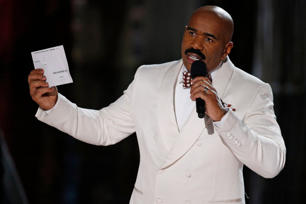 Steve Harvey holds up the card showing the winners after he incorrectly announced Miss Colombia Ariadna Gutierrez at the winner at the Miss Universe pageant, Dec. 20, 2015, in Las Vegas, Nev. (Photo by John Locher/AP)