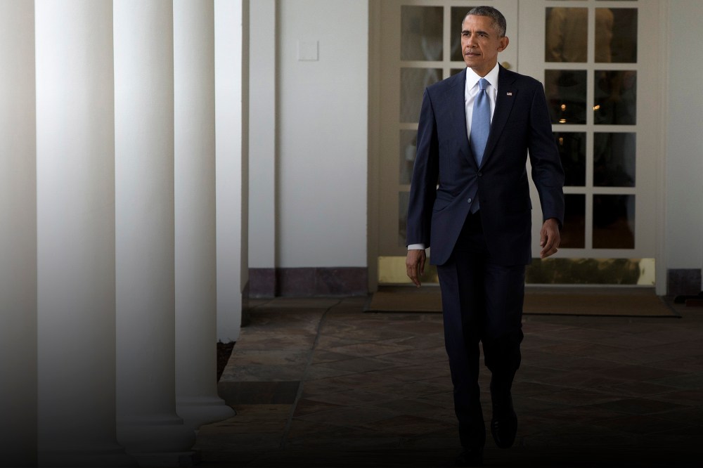 President Barack Obama walks along the colonnade of the White House in Washington, D.C., Jan. 12, 2016, to the residence from the Oval Office. (Photo by Carolyn Kaster/AP)
