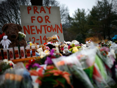 A makeshift memorial in Newtown, Connecticut. (Photo by Eric Thayer/Reuters)