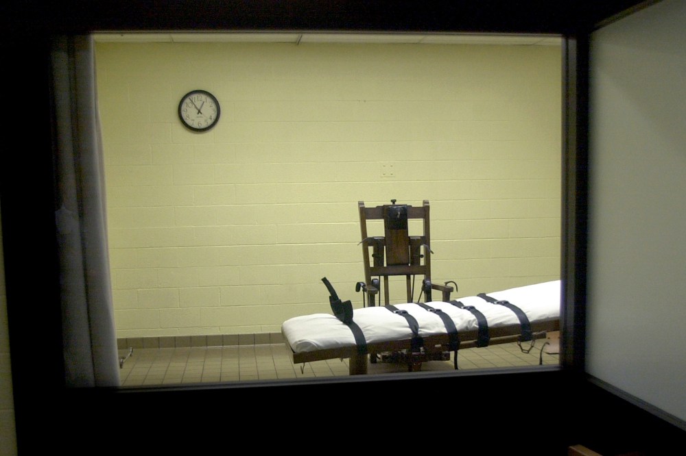 A view of the death chamber from the witness room. (Photo by Mike Simons/Getty)
