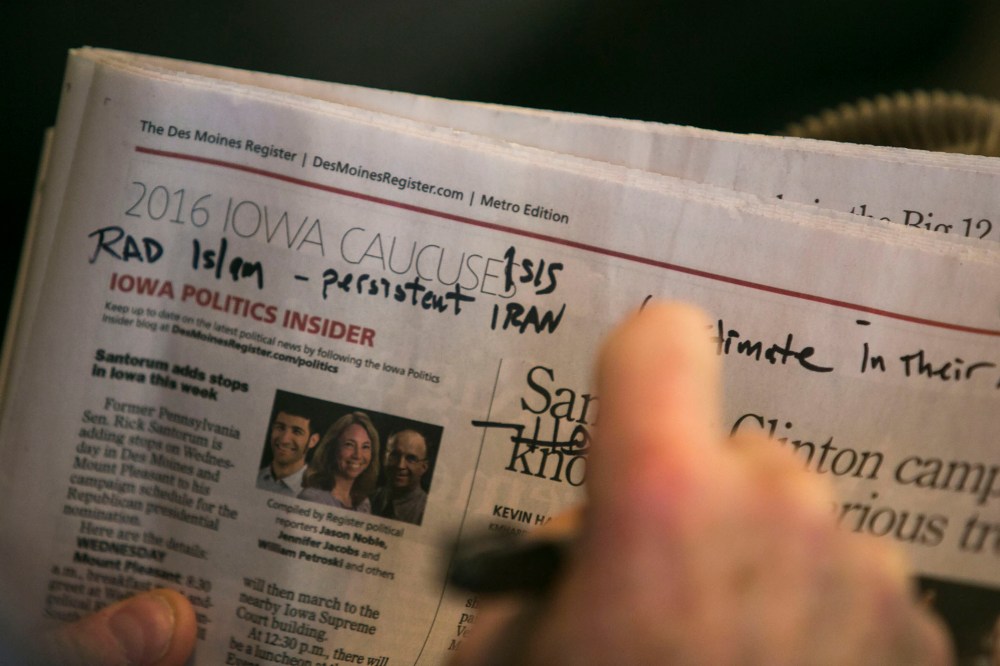 A man writes takes notes while listening to republican presidential candidate Rick Santorum speaks at a town hall style campaign stop at the BrownWinick Law Firm in Des Moines, Ia., Jan. 13, 2016. (Photo By Al Drago/CQ Roll Call/Getty)