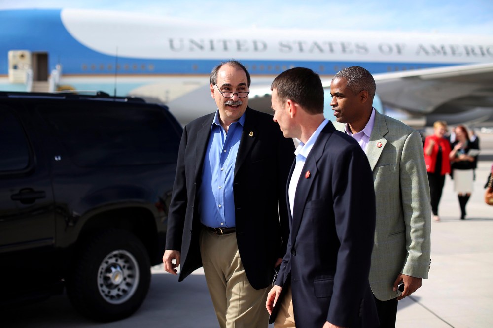 David Axelrod, center, then a senior adviser to President Obama, walks across the runway in Las Vegas, Nov. 1, 2012. (Photo by Doug Mills/The New York Times/Redux)