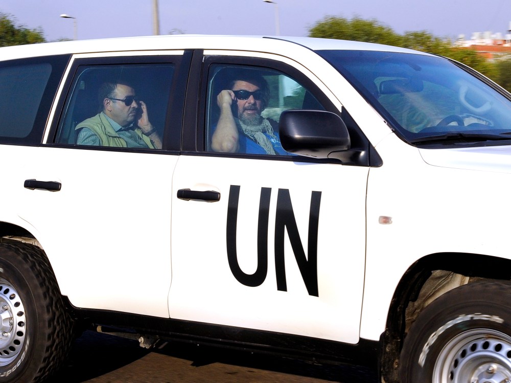 UN chemical weapons inspectors arrive in Lebanon from Syria