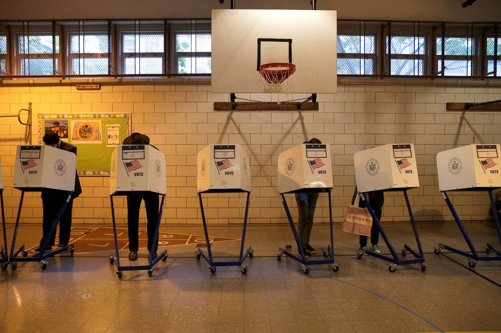 Residents of the Park Slope section of the borough Brooklyn vote in the 2014 U.S. midterm elections in on Nov. 4, 2014 in New York, N.Y. (Photo by Andrew Gombert/EPA)
