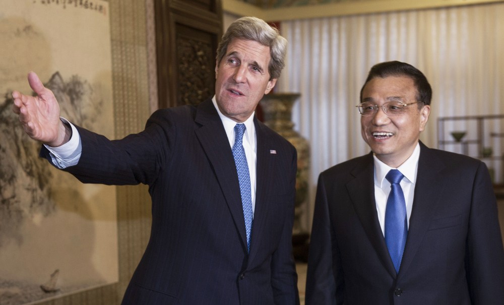 US Secretary of State John Kerry(L) and and Chinese Premier Li Keqiang shake hands shortly before conducting a  private bilateral meeting at the Zhongnanhai Leadership Compound April 13, 2013, in Beijing, China.        AFP POOL Photo/Paul J. Richards  ...