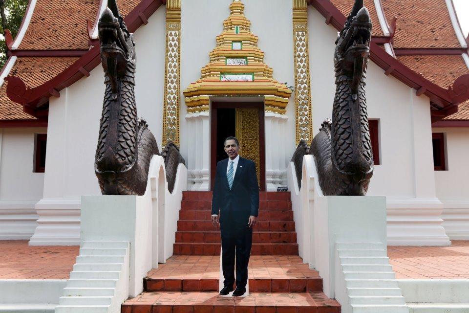 Faux-bama makes grand tour of Thailand