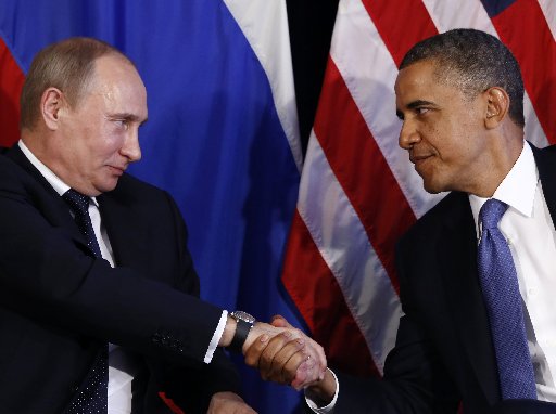 U.S. President Barack Obama (R) shakes hands with Russia's President Vladimir Putin in Los Cabos, Mexico, June 18, 2012. REUTERS/Jason Reed   (MEXICO - Tags: POLITICS TPX IMAGES OF THE DAY)