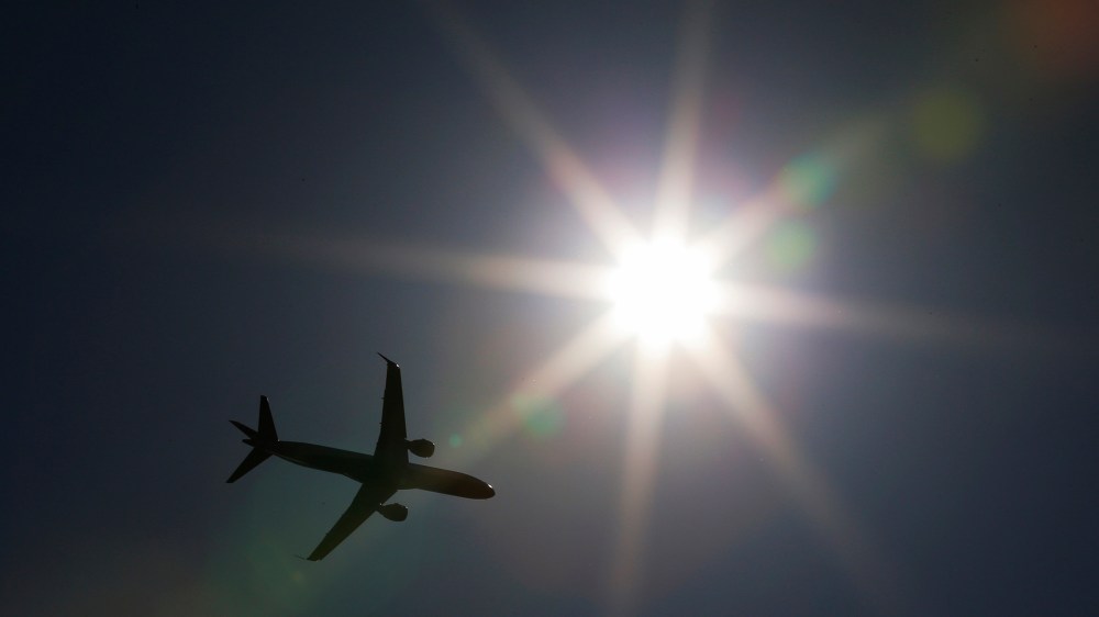 A commercial airliner takes off from Logan airport in Boston, Mass. (Photo by Brian Snyder/Reuters)