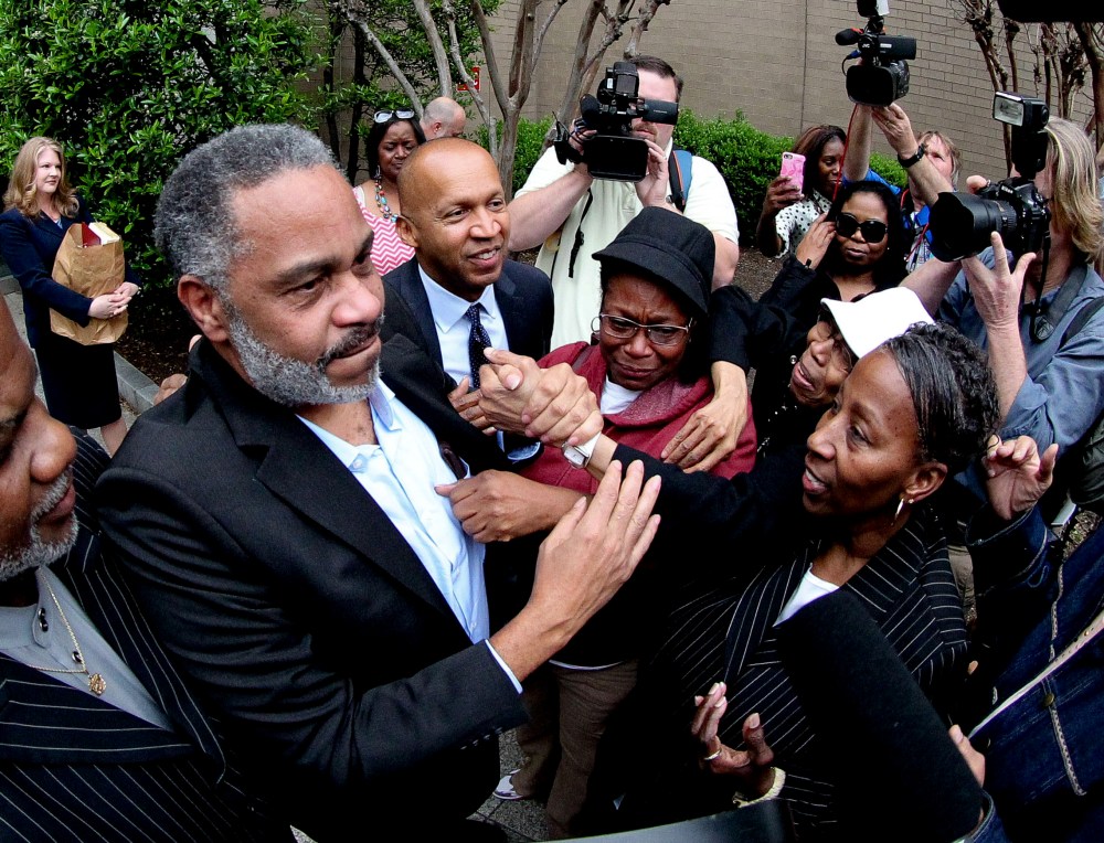 Anthony Ray Hinton is greeted by family outside the Jefferson County Jail in Birmingham, Ala. April 3, 2015. (Photo by Marvin Gentry/Reuters)