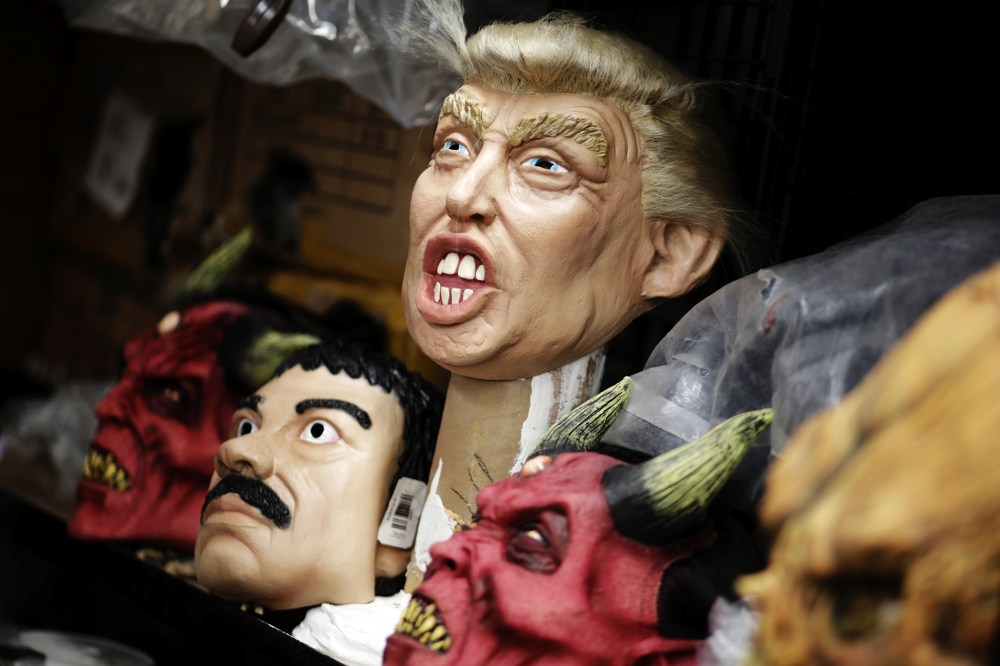 Masks of Republican presidential candidate Donald Trump and Joaquin "El Chapo" Guzman are seen at Grupo Rev in the Mexican city of Cuernavaca near Mexico City, Oct. 14, 2015. (Photo by Henry Romero/Reuters)