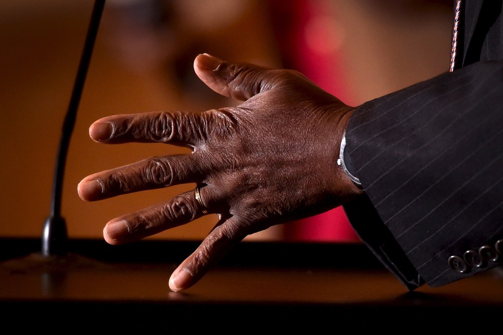 U.S. Republican presidential candidate Ben Carson gestures as he speaks at a news conference at the Green Valley Ranch resort in Henderson, Nev., Nov. 16, 2015. (Photo by David Becker/Reuters)