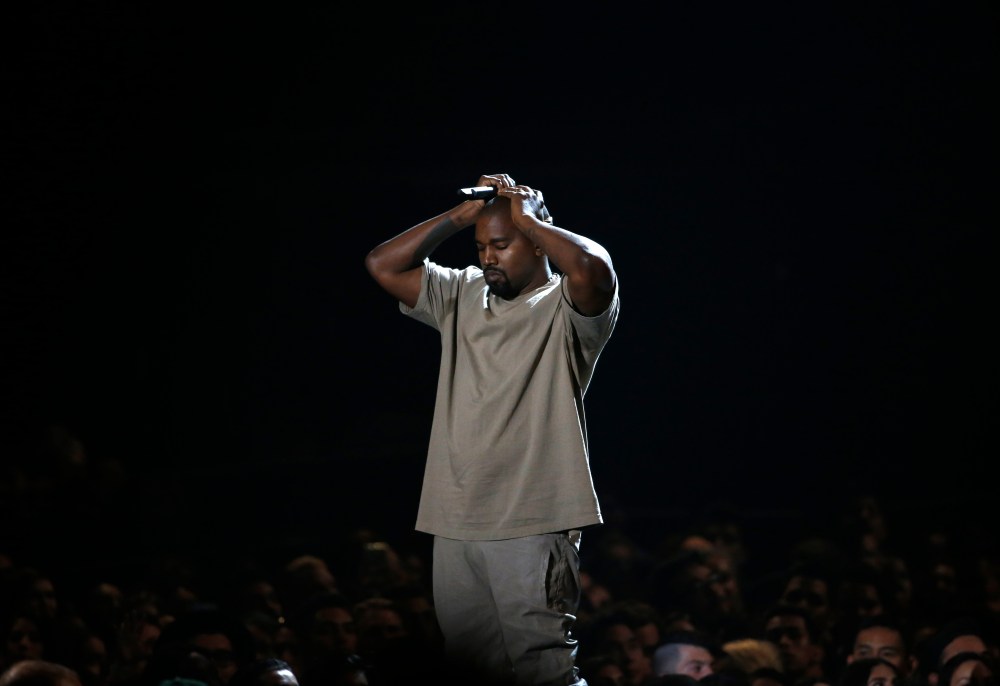 Kanye West pauses as he speaks while accepting the Video Vanguard Award at the 2015 MTV Video Music Awards in Los Angeles, California, August 30, 2015. (Photo by Mario Anzuoni/Reuters)
