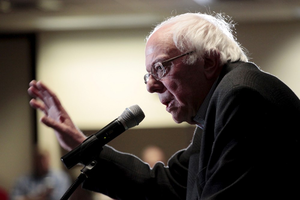 Democratic presidential candidate Bernie Sanders speaks at a forum on veterans issues at the Best Western Regency Inn in Marshalltown, Iowa, Jan. 10, 2016. (Photo by Brian Frank/Reuters)