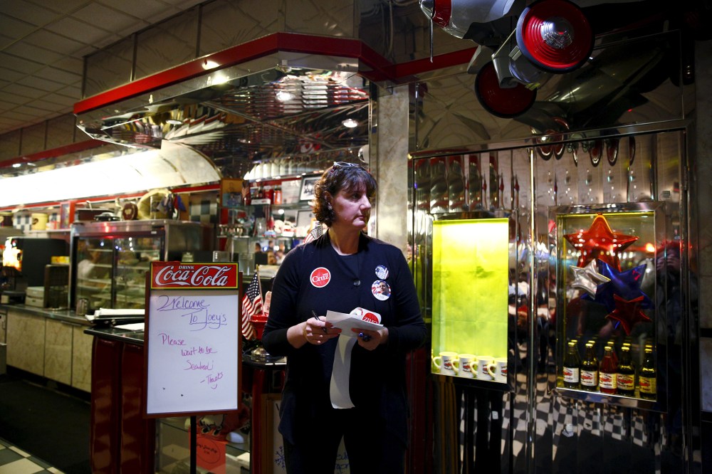 A volunteer waits before U.S. Republican presidential candidate Ted Cruz attends a campaign event in Amherst, N.H., Feb. 3, 2016. (Photo by Eric Thayer/Reuters)
