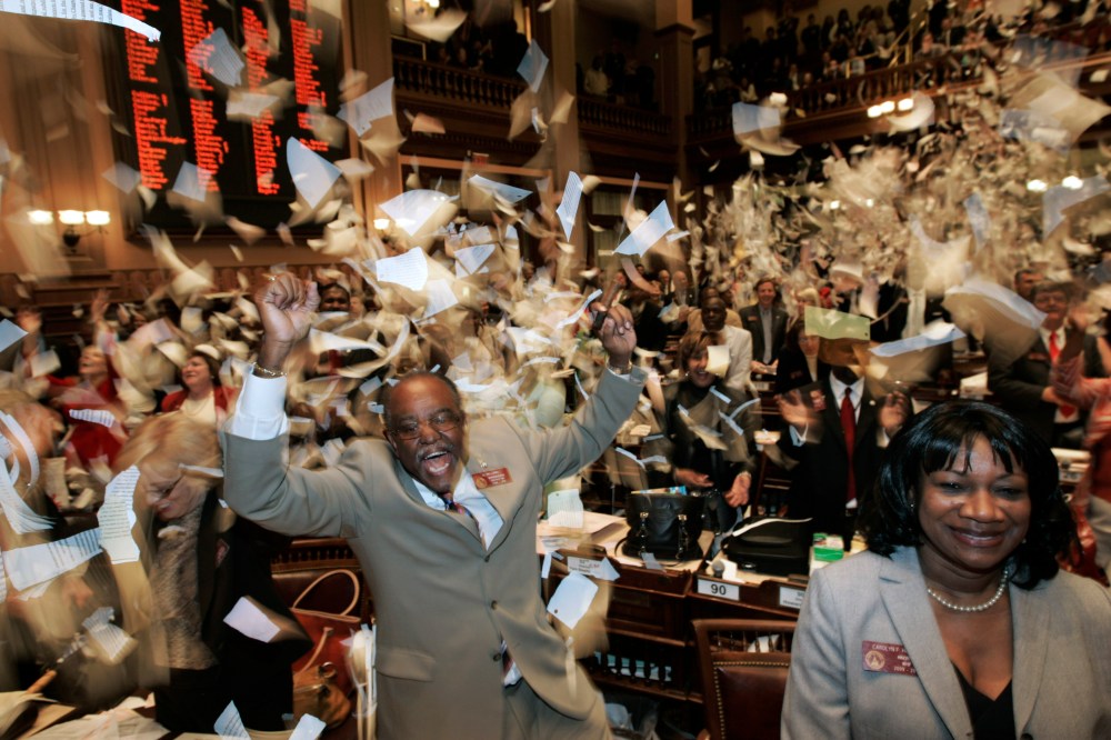 State house lawmakers marking the sine die adjournment for the general assembly of Georgia as the legislative session comes to an end Friday, April 3, 2009, in Atlanta. (AP Photo/John Amis)