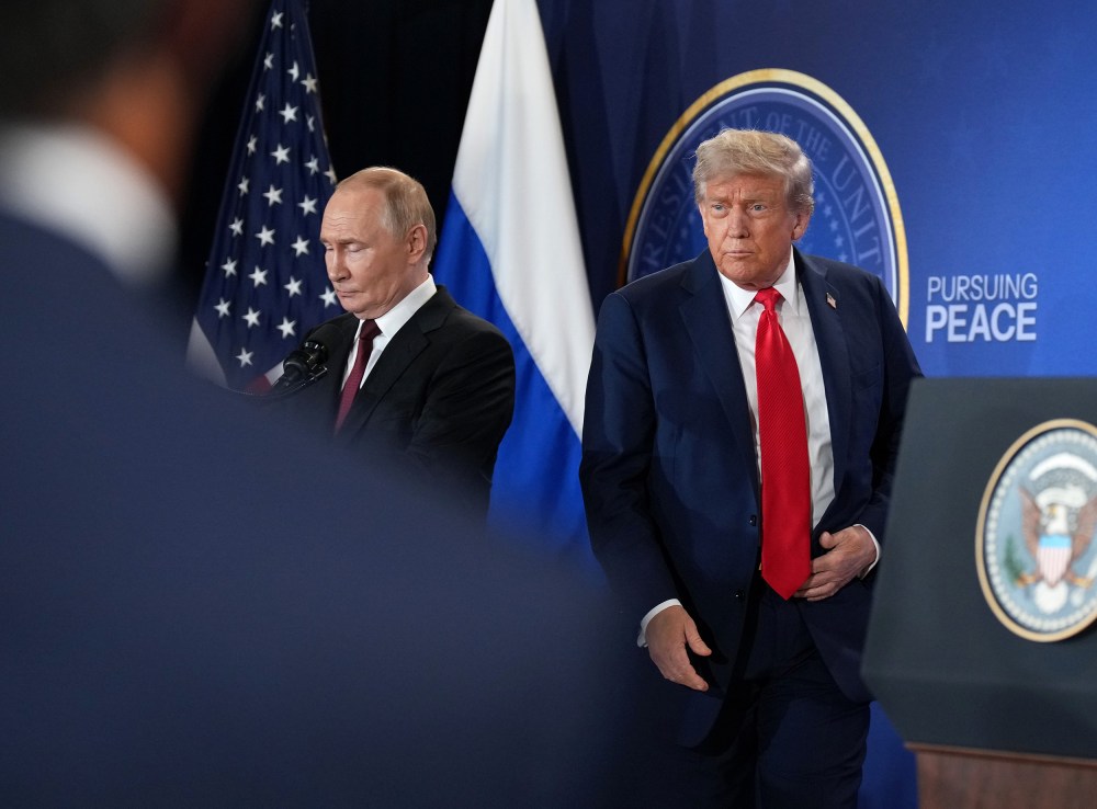 Vladimir Putin, left, and Donald Trump at a press conference.